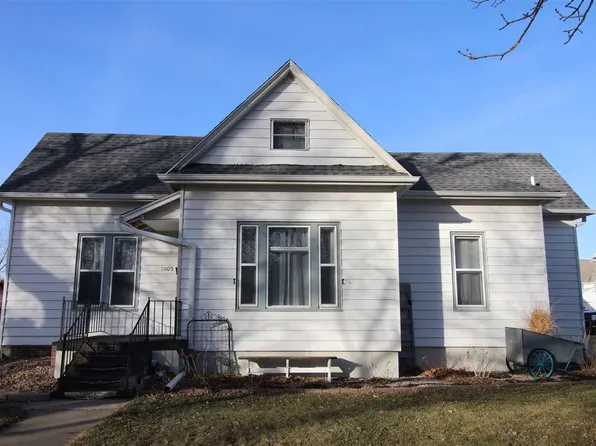 1009 Garfield St, Holdrege, NE 68949