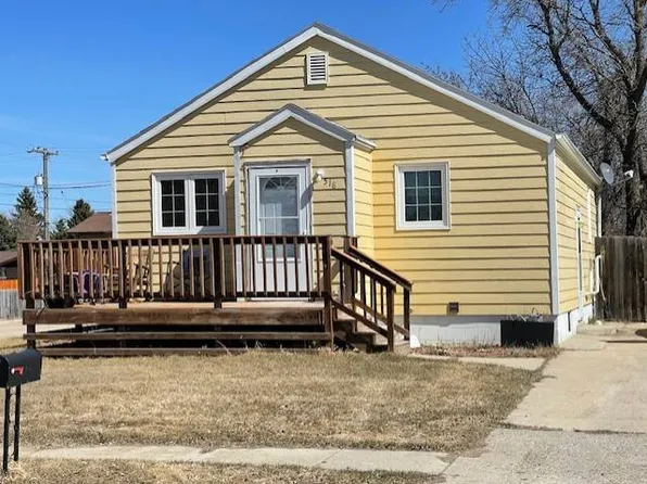 518 4th St NE, Rolla, ND 58367
