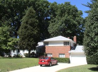 10819 Charles Dr, Fairfax, VA 22030