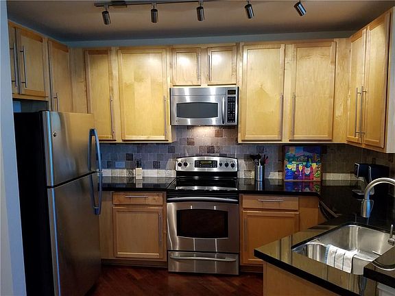 4th image of 500 Throckmorton St APT 1009