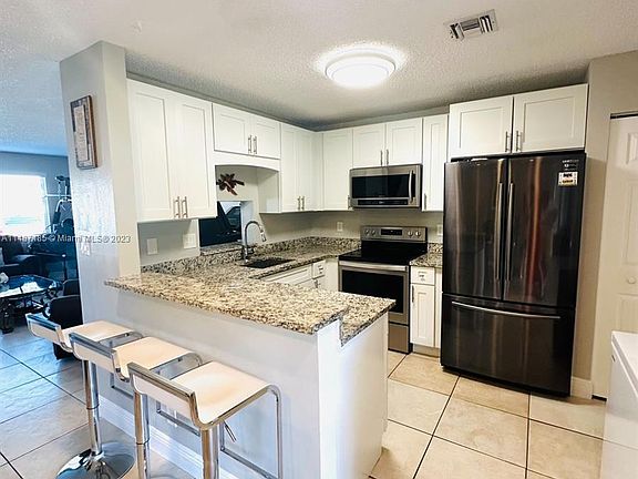 3rd image of 1431 Sussex Dr