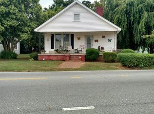 820 N Main St, Graham, NC 27253