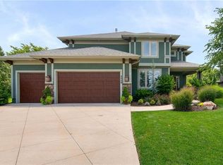 2528 NE Angel Fish Pl, Lees Summit, MO 64086