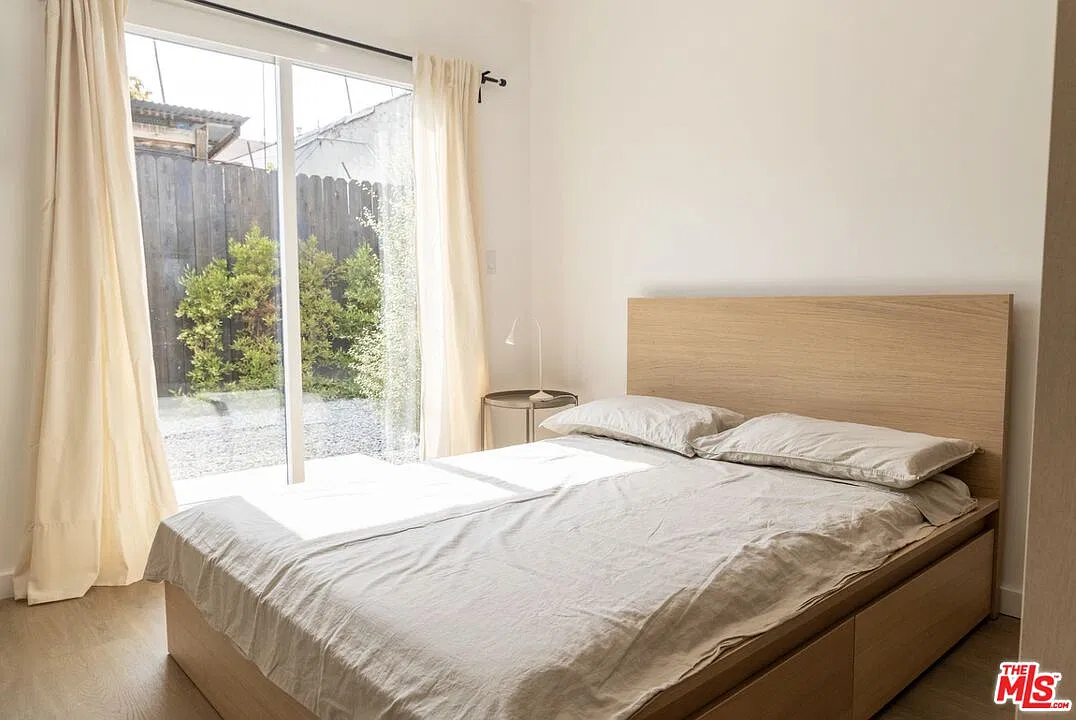 Studio, 1.0 bath, 400 sqft, $1,900 — Photo 3
