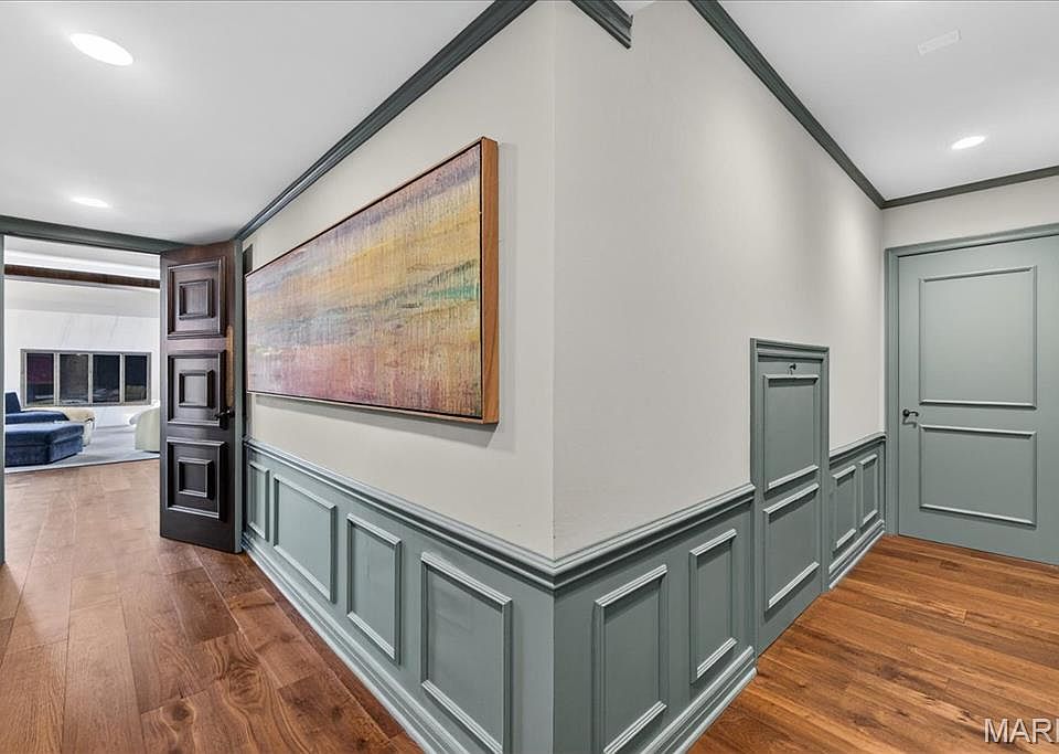 25th image of 10 Vouga Ln