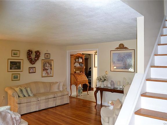 4th image of 4 Duane Ave