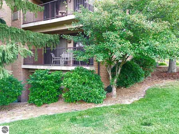 2nd image of 5041 Valleyway Dr