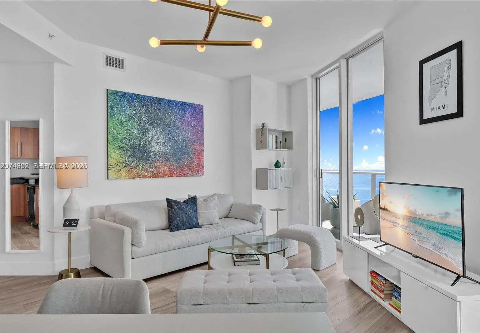 Met 1 Condo — Photo 3