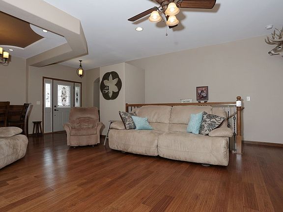 4th image of 670 Prairie Parkway Ct
