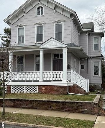 2nd image of 135 Everett Pl