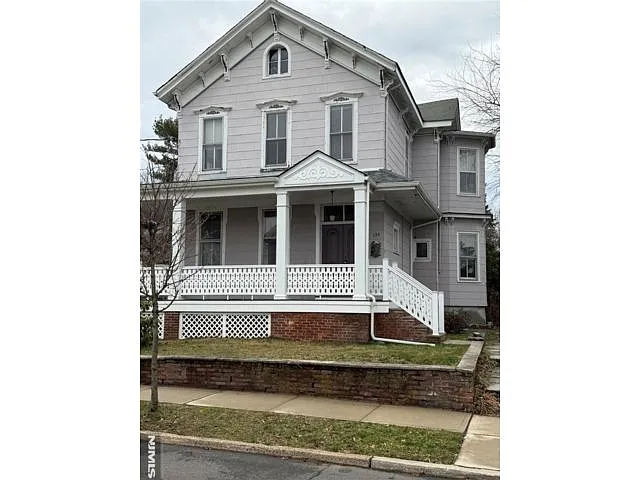 Building Photo - 135 Everett Pl