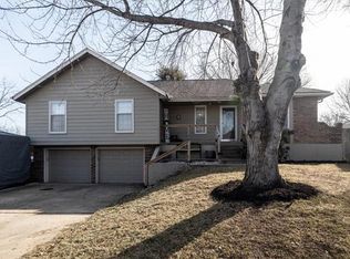 900 NW 41st St, Blue Springs, MO 64015
