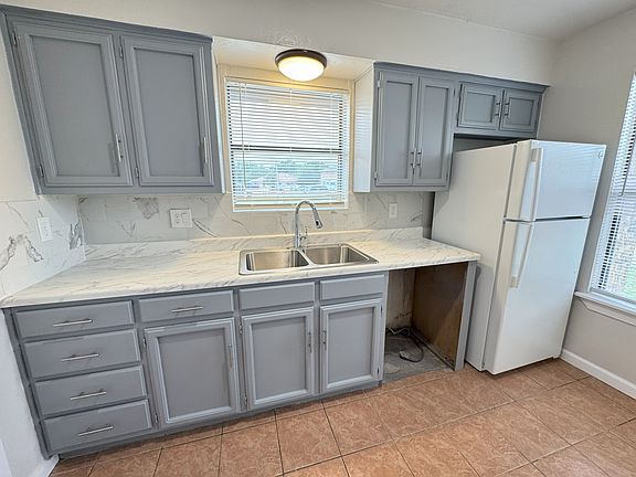 5th image of 3900 Camelot St APT A