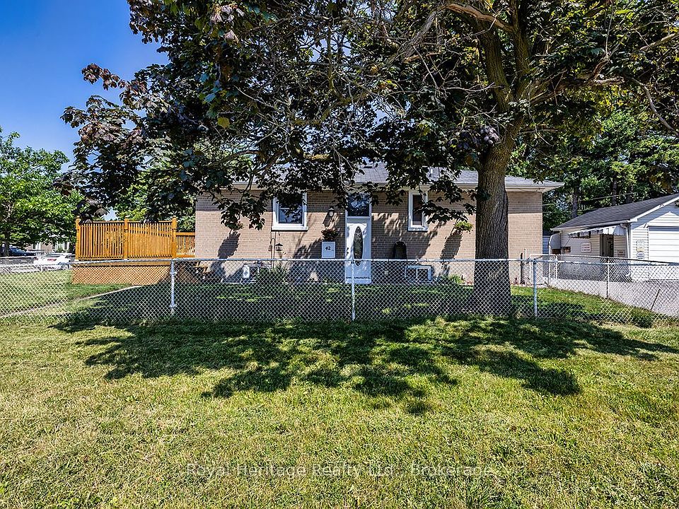 1st image of 42 Thorncroft Cres
