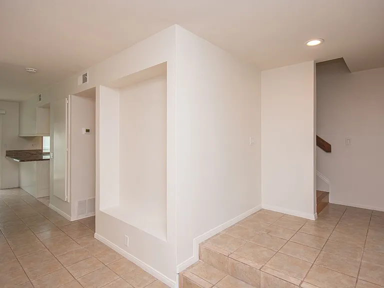 3706 Yale Dr — Photo 6