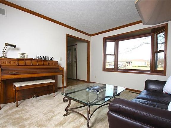 5th image of 1023 Lakeville Dr