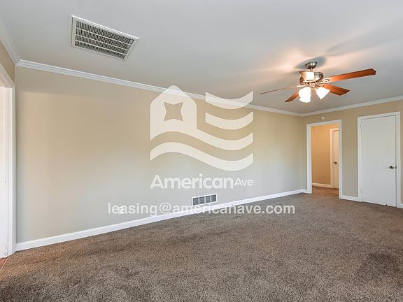 1423_004_living_room_14218550.jpg