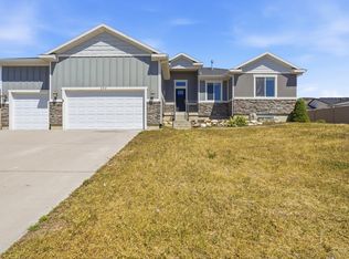 390 S Coyote Ridge Dr E, Smithfield, UT 84335