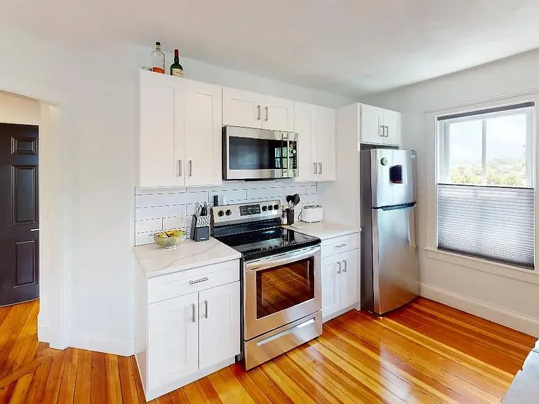 154 Granite St — Photo 2