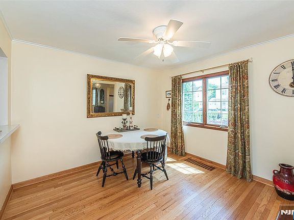 3rd image of 56 Lunn Ave