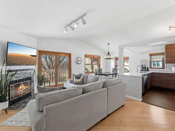 1898 Southpointe Ter #B1898, Saint Paul, MN 55122