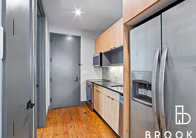 1461 Gates Ave #4D — Photo 20