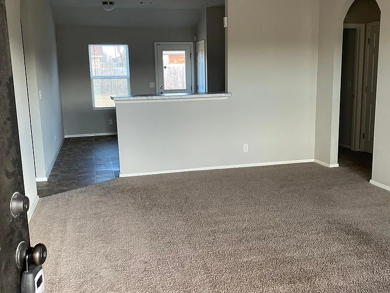 2818 E Pittsburg St — Photo 4
