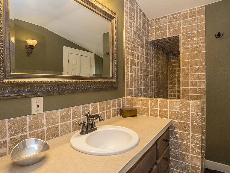2241 W Rosedale St S — Photo 11