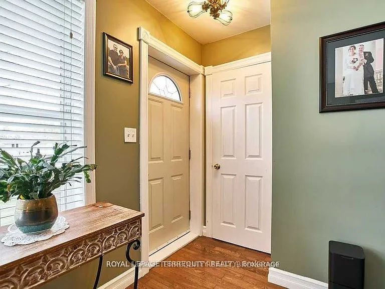 304 Palmerston Ave #MAIN — Photo 2