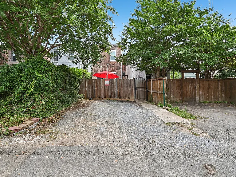 724 5th St NE #G — Photo 35