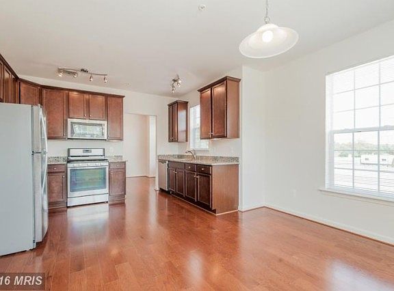 3rd image of 625 Quarry View Ct #403