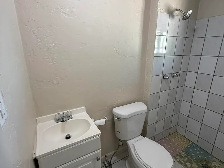 365 W 33rd St #A — Photo 16