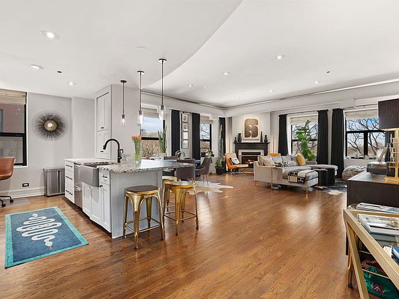 2nd image of 910 S Michigan Ave APT 304