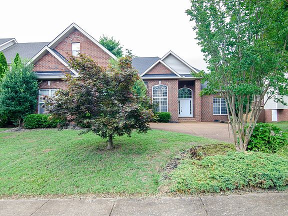 3rd image of 2416 Adelaide Dr