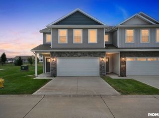 912 Maywood Ln, Waukee, IA 50263