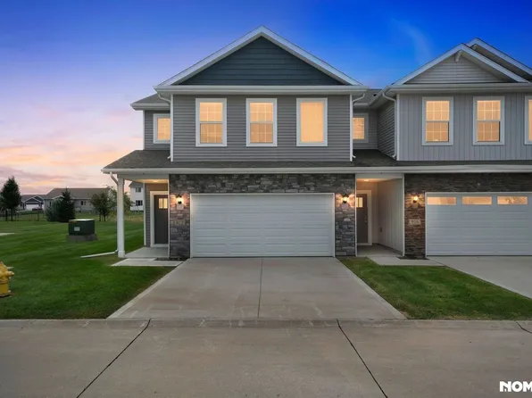 912 Maywood Ln, Waukee, IA 50263