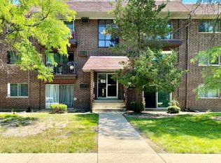 245 Mill Rd #7-C, Addison, IL 60101