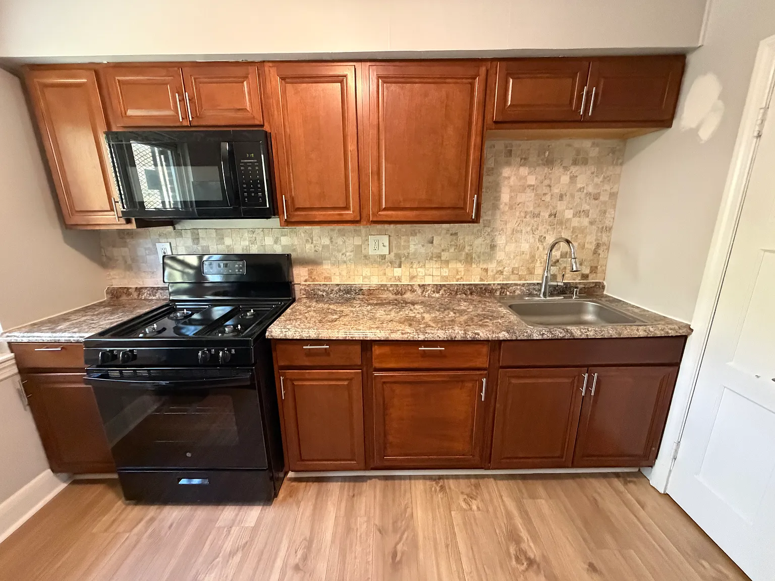2 bed, 1050 sqft, $1,425 — Photo 2