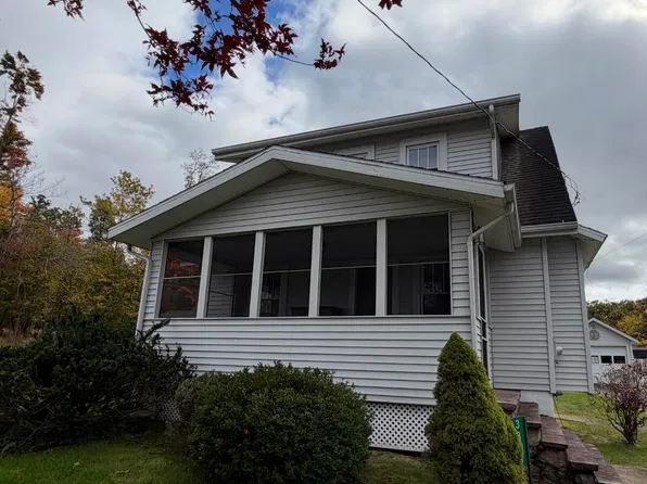 3833 Blytheburn Rd, Mountain Top, PA 18707