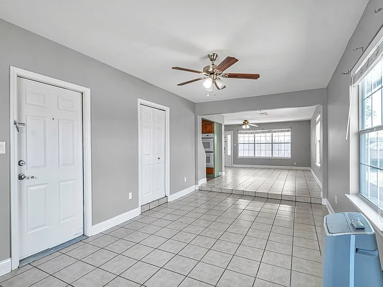1710 N Weatherford St — Photo 15