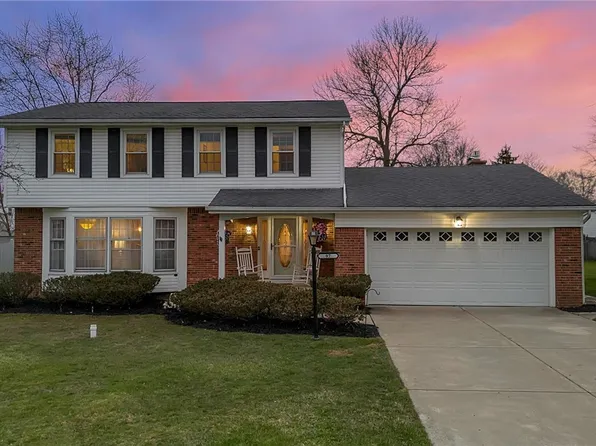 97 Tartan Ln, Williamsville, NY 14221
