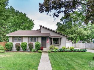 218 Douglas Ct, Spring Lake, MI 49456