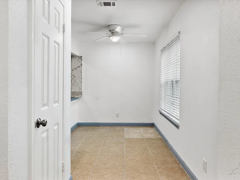 4620 San Jacinto St #C — Photo 9