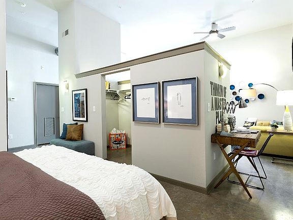4th image of 300 West Ave #Df8f5e17f
