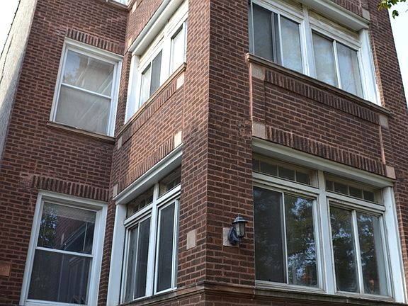 2nd image of 4820 N Albany Ave APT 1