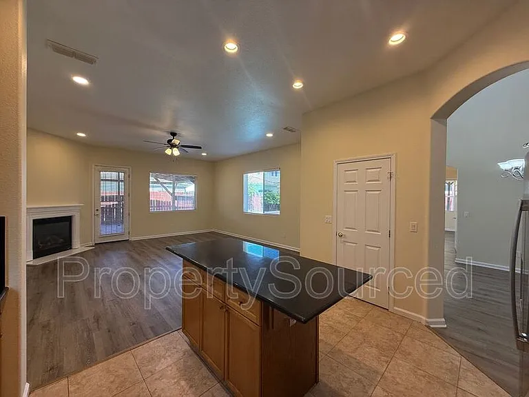 1633 Sparrowhawk St — Photo 15
