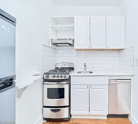 4th image of 233 E 82nd St #5F