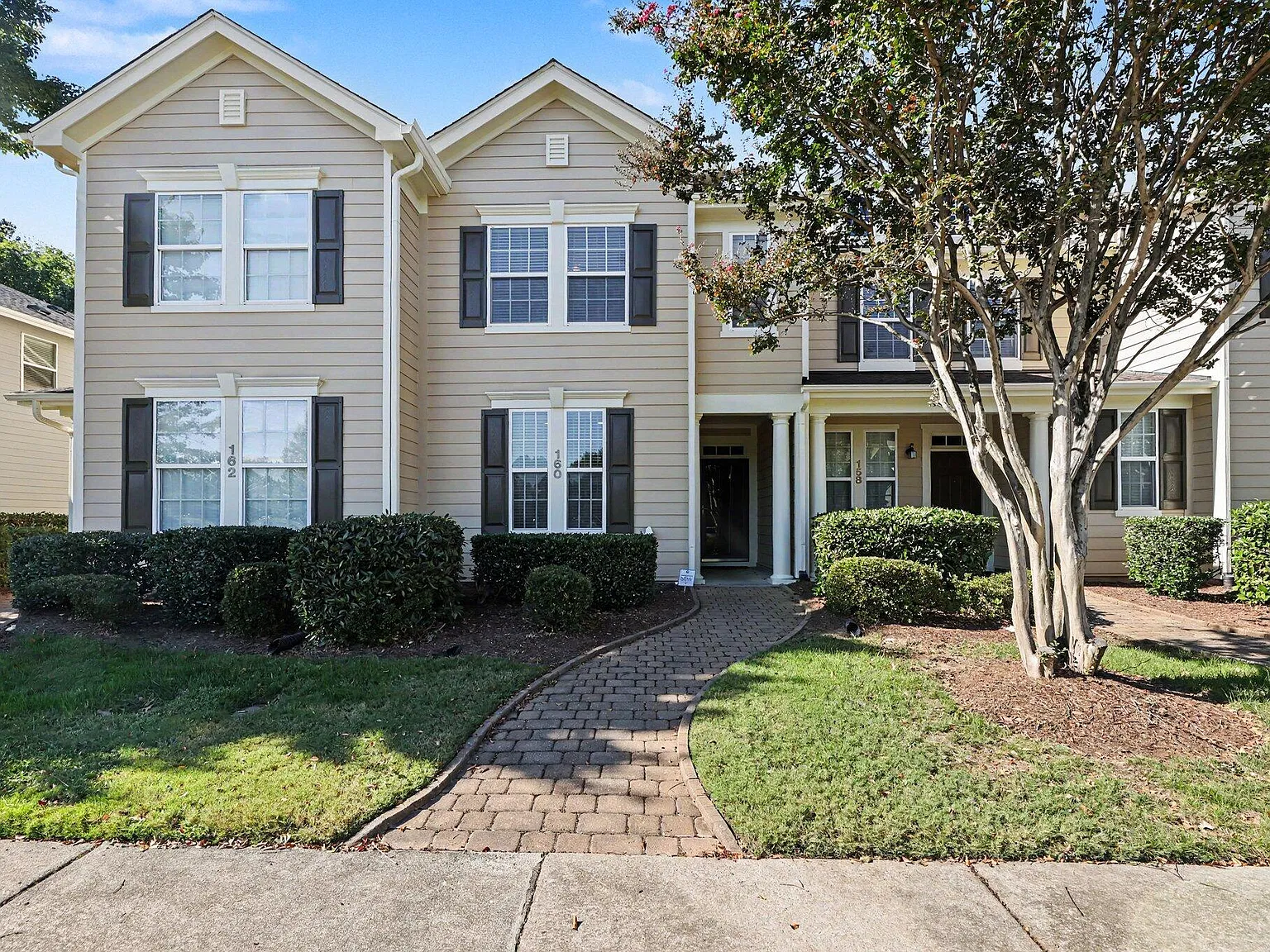 2 bed, 2.5 bath, $1,900 — Photo 2