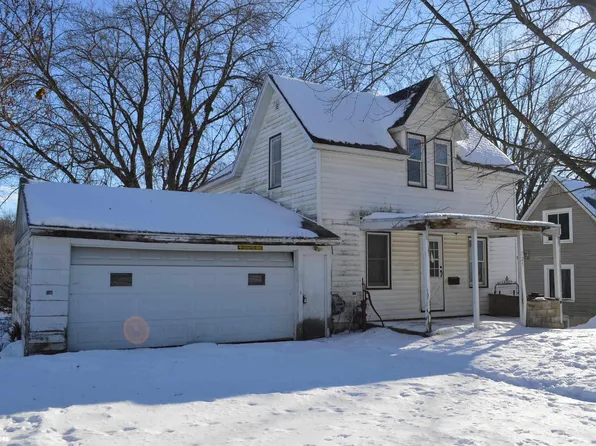 725 N 10th St, Forest City, IA 50436