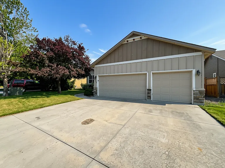 4759 E Tanoak Dr — Photo 3